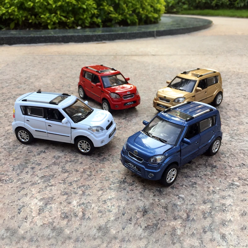 1:32 KIA SOUL Model mobil logam paduan, mobil mainan diecast & Kendaraan logam tarik ke belakang simulasi suara koleksi lampu hadiah mainan anak