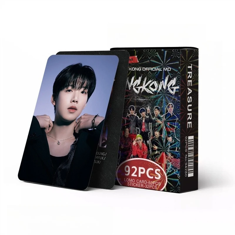 TREASURE MAKER Collection Holografische Fotokarten + Aufkleber Fan Merch Bundle für Treasure BOMB Fans