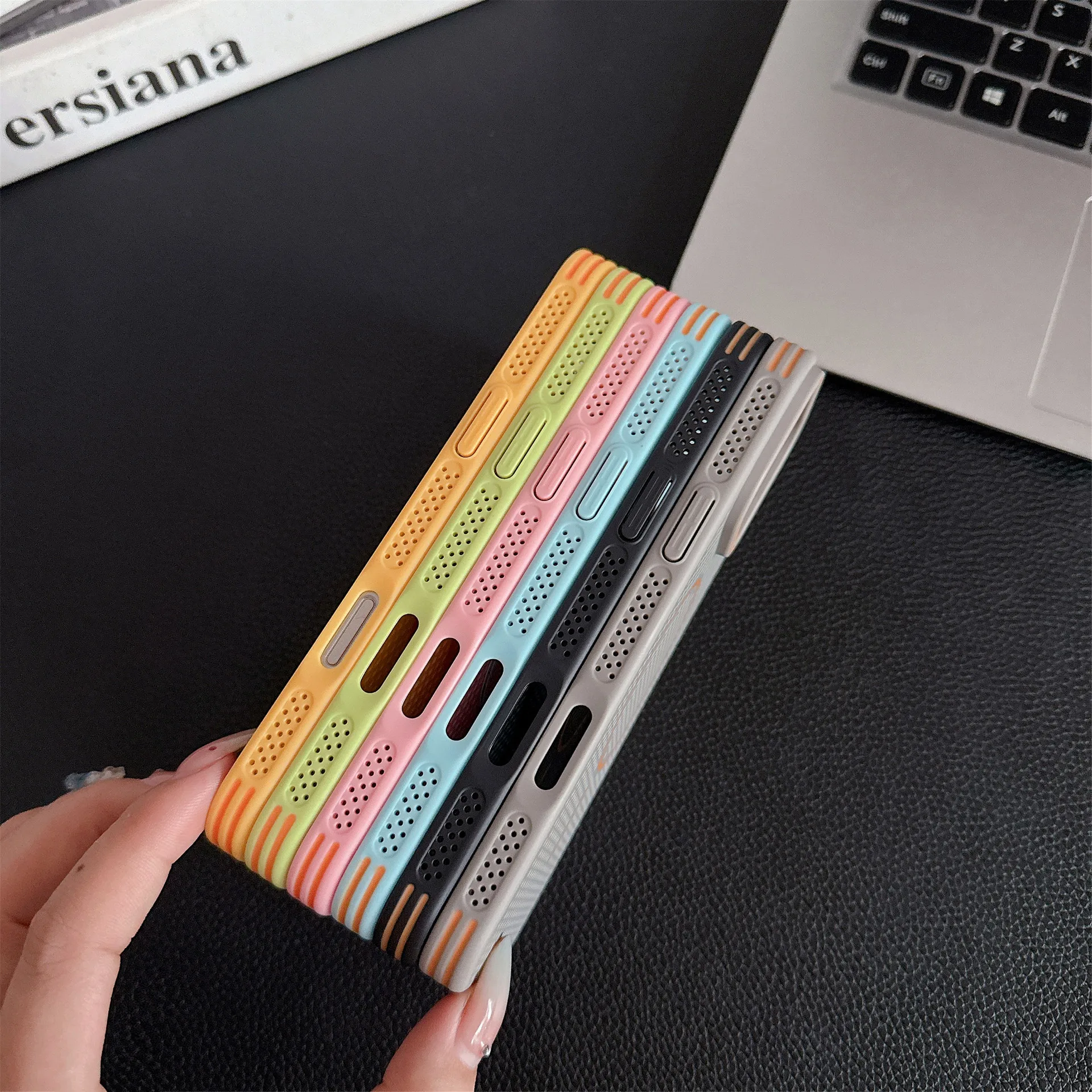 حافظات هواتف مغناطيسية لهاتف iPhone17promax حافظة شحن لاسلكية فاخرة لهاتف آيفون 17promax ملحقات حماية للاستراحة