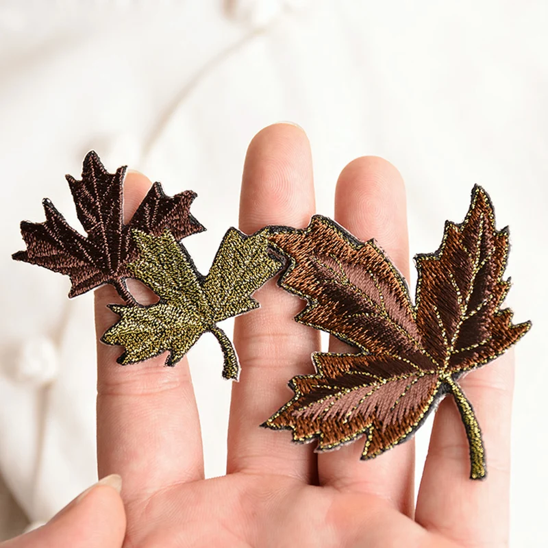 Patch brodé de feuilles d'érable en fil d'or, une pièce, fer à repasser à la mode pour vêtements, accessoires de vêtement DIY