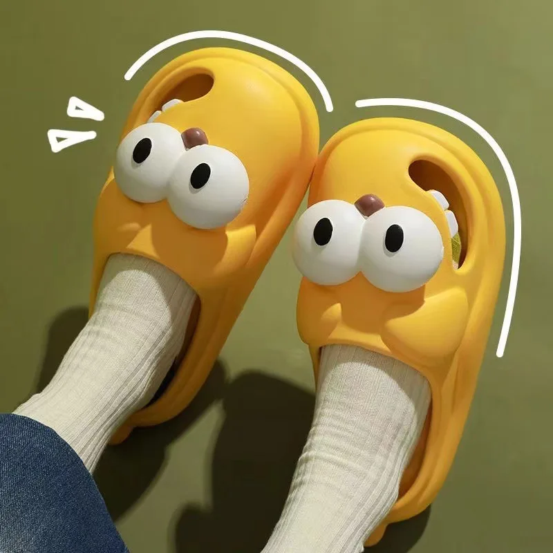 Chanclas antideslizantes con dibujos de perros para mujer, zapatos de playa con nubes, ojos grandes, sandalias bonitas Kawaii, chanclas divertidas, suela suave, Verano