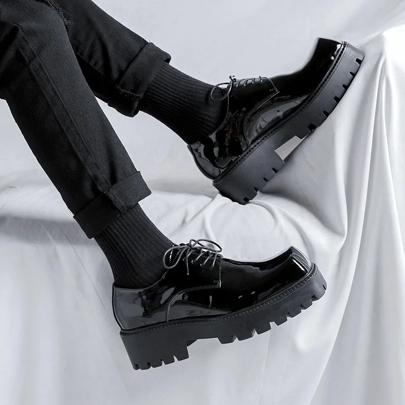 Sapatos masculinos de alta qualidade com cabeça quadrada, sapatos de design de nicho para homens, sapatos de luxo, estilo britânico, sola grossa, sapato casual de couro