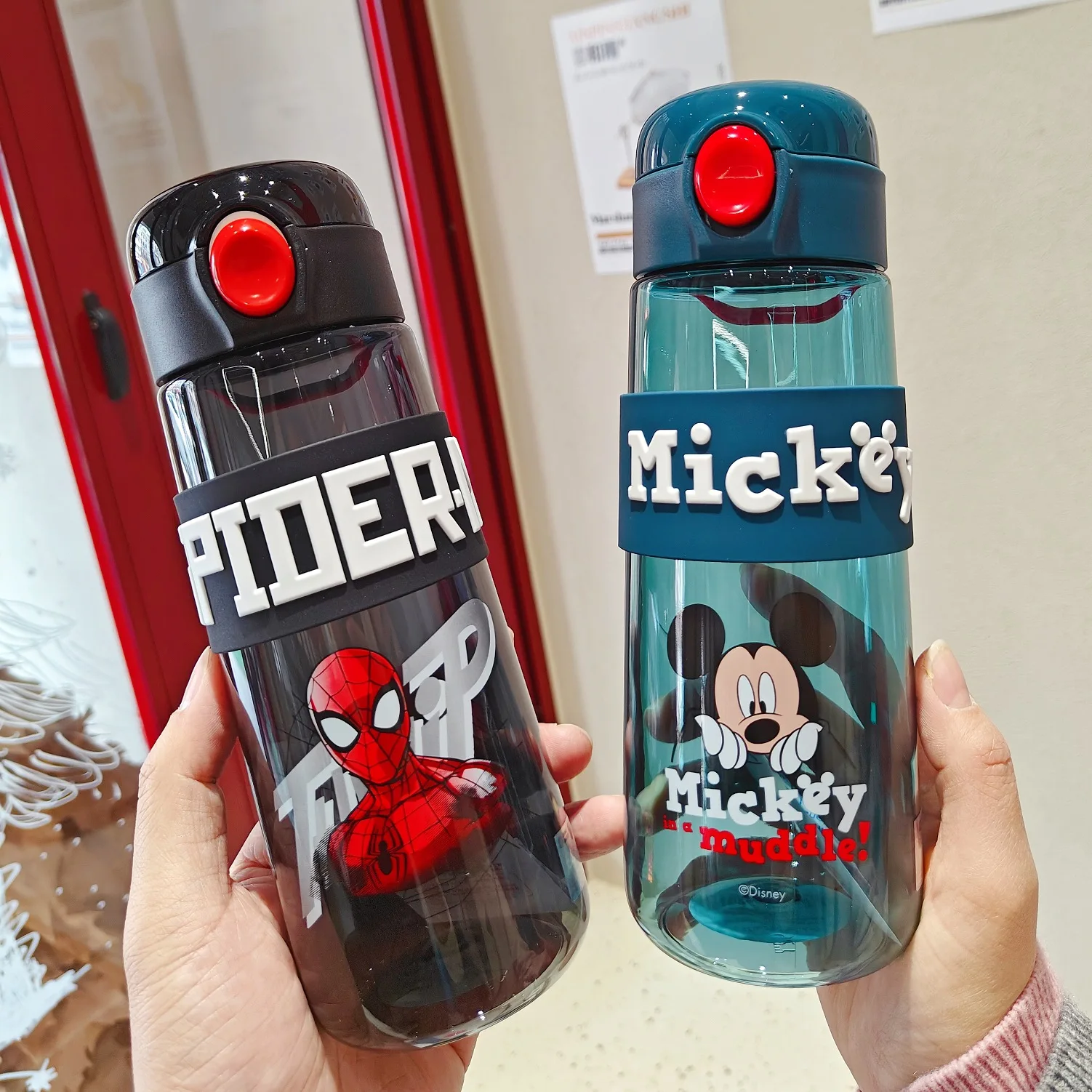 Taza de agua de Mickey Minnie Mouse de Disney de 620ML, botella de agua deportiva de gran capacidad, botella de agua de plástico de Spiderman de dibujos animados para chico