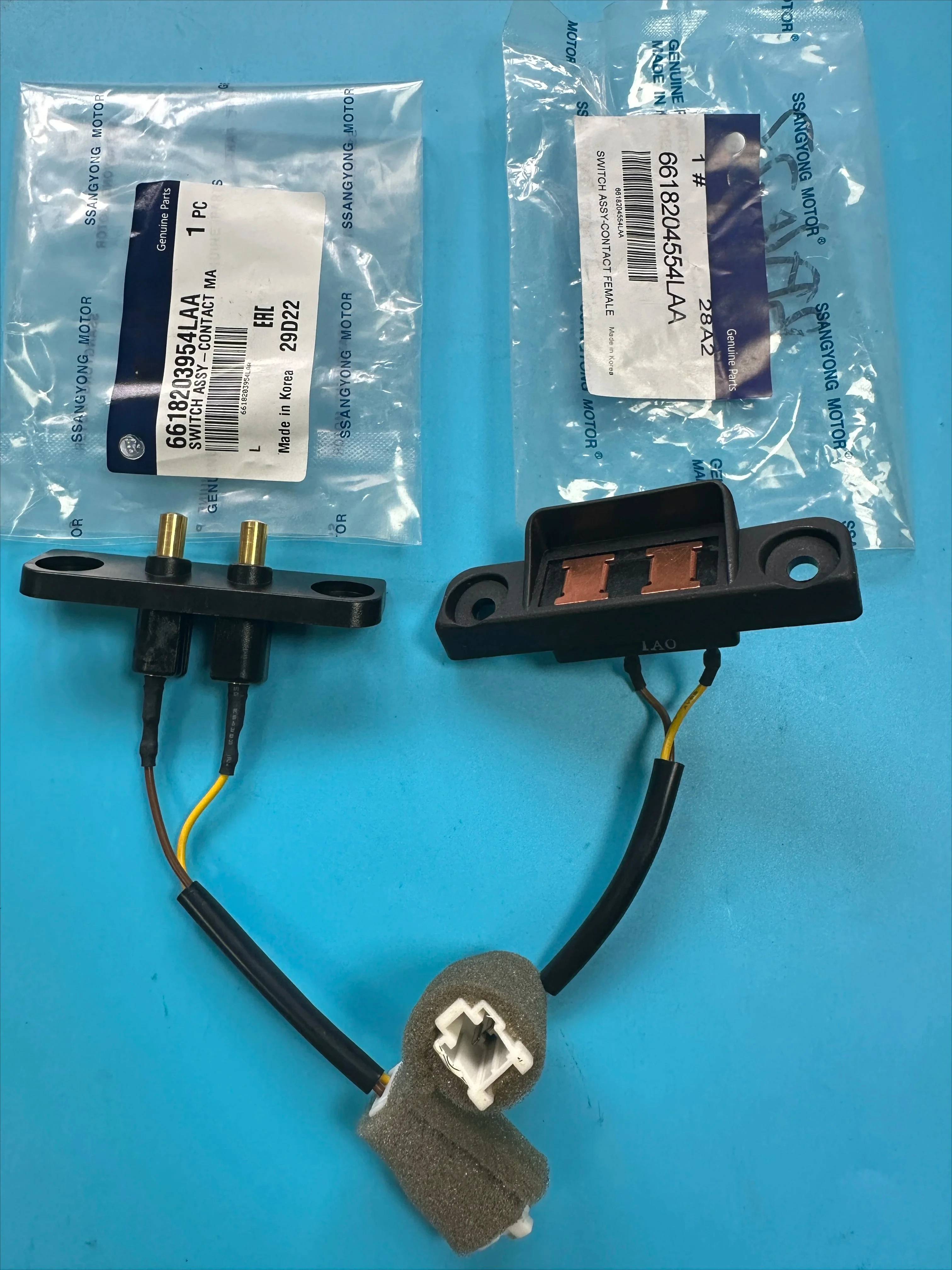 

1 пара оригинальных контактов средней двери, штекер 6618203954LAA, гнездо 6618204554LAA, переключатель в сборе для Ssangyong MB100 Istana