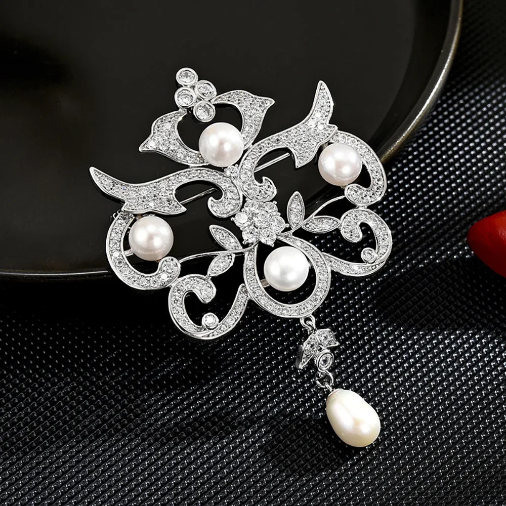 Luxury Women Brooch Palace Style Crown Brooches Pearl charms Badge Pins personality ladies Clothing catwalk Accessories Gift new