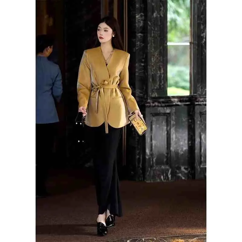 

Высококачественный изысканный легкий роскошный костюм в рабочем стиле с платьем на бретельках для женщин, осень 202, новый комплект из двух предметов Royal Sister, деликатес