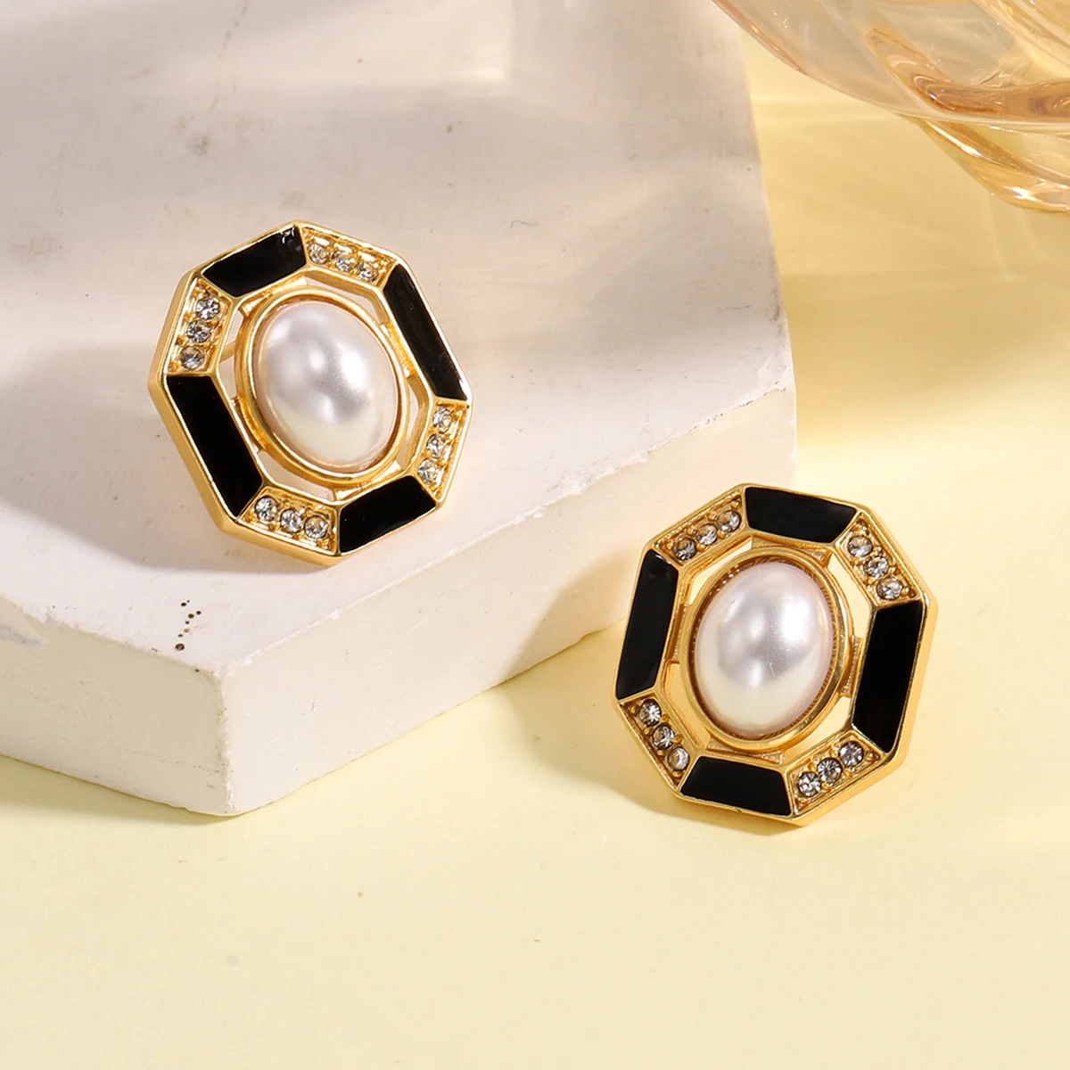 Vintage French Octagon Black Enamel Pearl Stud Earrings for Women Rhinestone Gold Geometric Button Earring Party Jewelry Gifts