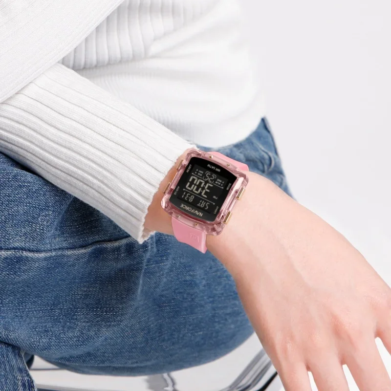 NAVIFORCE 7121 ساعات رقمية للنساء بتقويم مقاوم للماء وحزام سيليكون كاجوال للسيدات