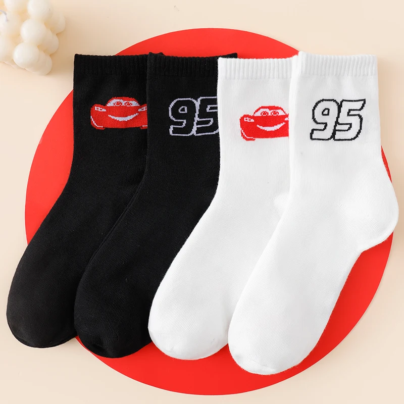 4 Paar Disney-Socken mit schwarzem und weißem Auto-Print „Lightning McQueen 95“, personalisierte Cartoon-Baumwollsocken für Paare, Geschenk, Partysocken