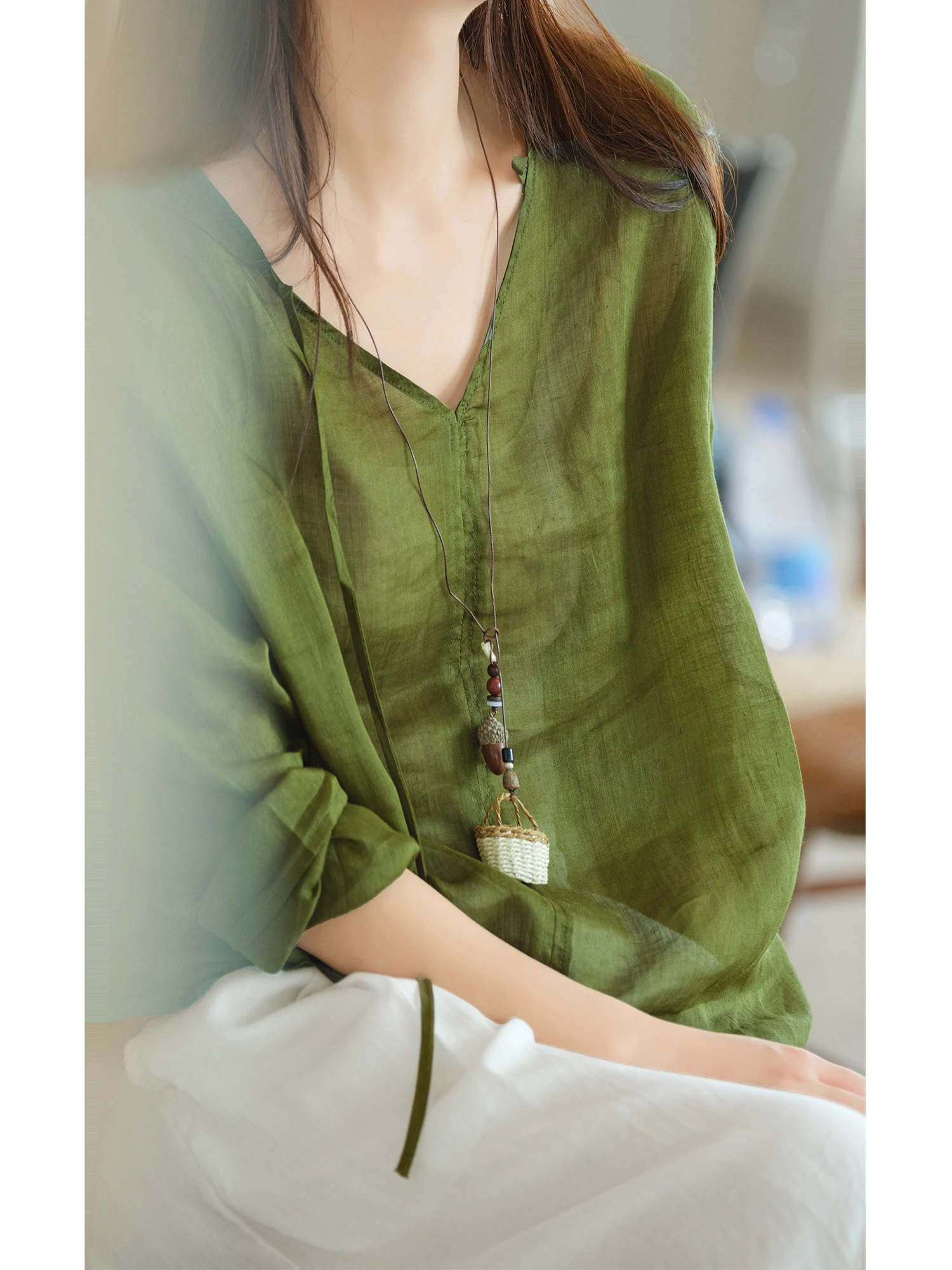 Lightweight V-neck T-shirt Women's Loose Fit Cotton Linen Blend Summer Top with Belt Tie-Detail Sewn  Casual Style