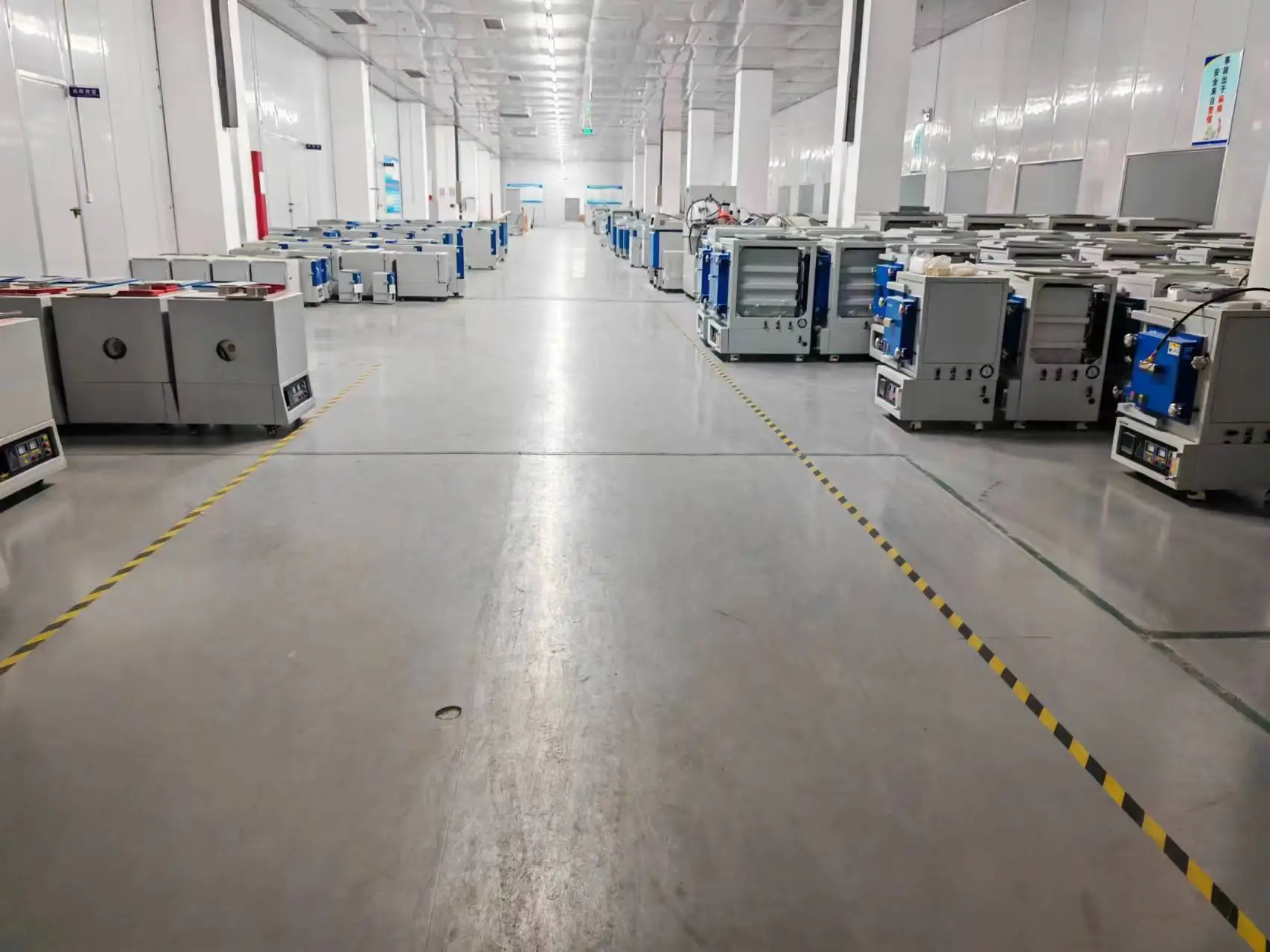 Forno a microonde da laboratorio 1550 ℃   Forno di sinterizzazione dell'atmosfera intelligente a microonde con controllo della temperatura multistadio