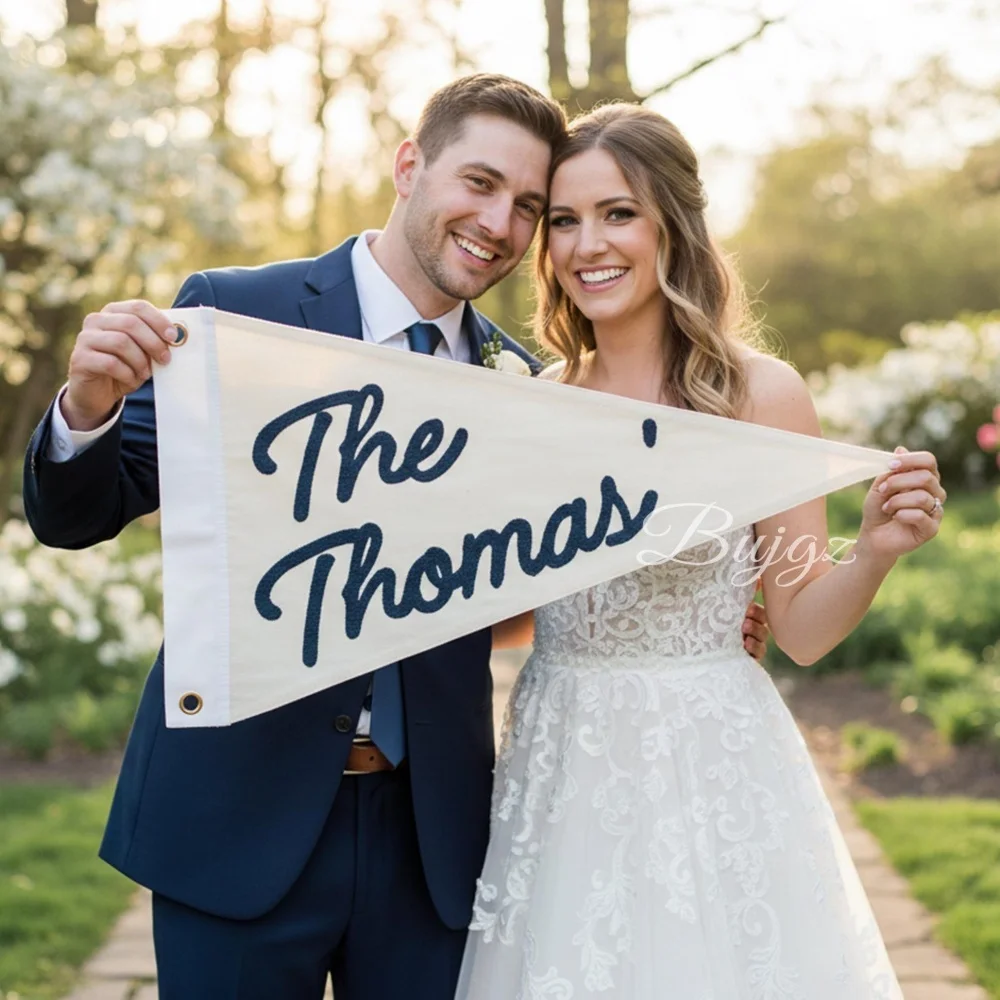 Bandierina Triangolare Ricamata con Nome di Famiglia Personalizzato, Striscione in Tela Personalizzato, Decorazione da Parete per Matrimonio