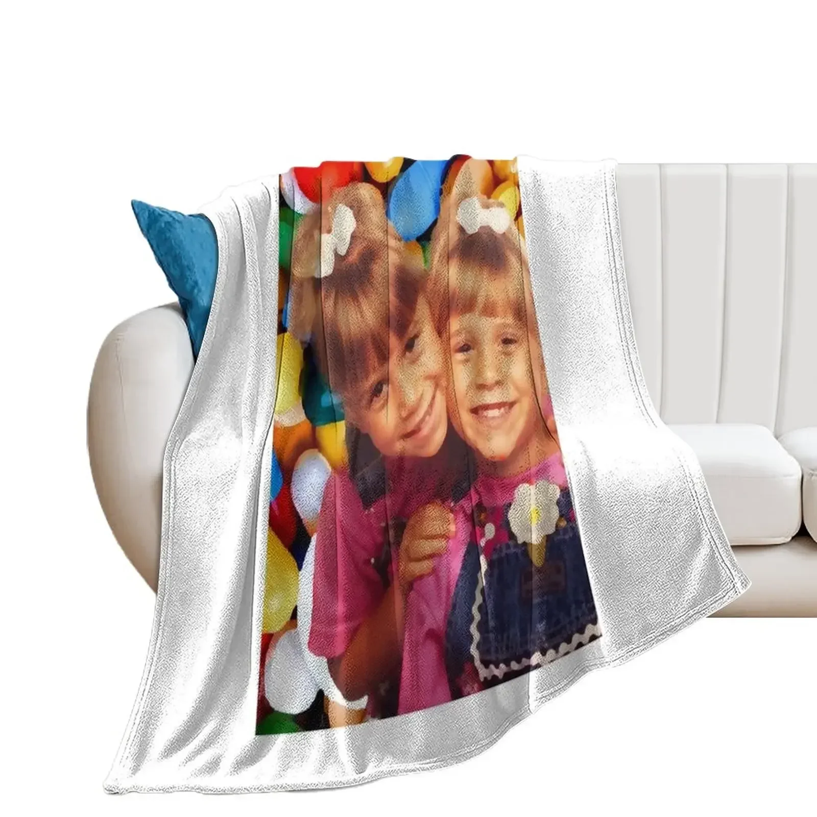 Pills and The Olsen Twins Graphic Throw Blanket For Baby Furrys Decorative Beds Summer Blankets