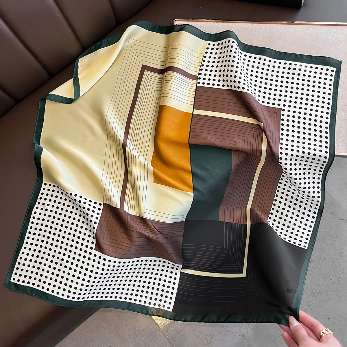 Mode Druck Satin Schal Frauen Luxus Marke Halstuch Wraps Designer Schal Platz Bandana Mädchen Headwear Kopf Haar Schals