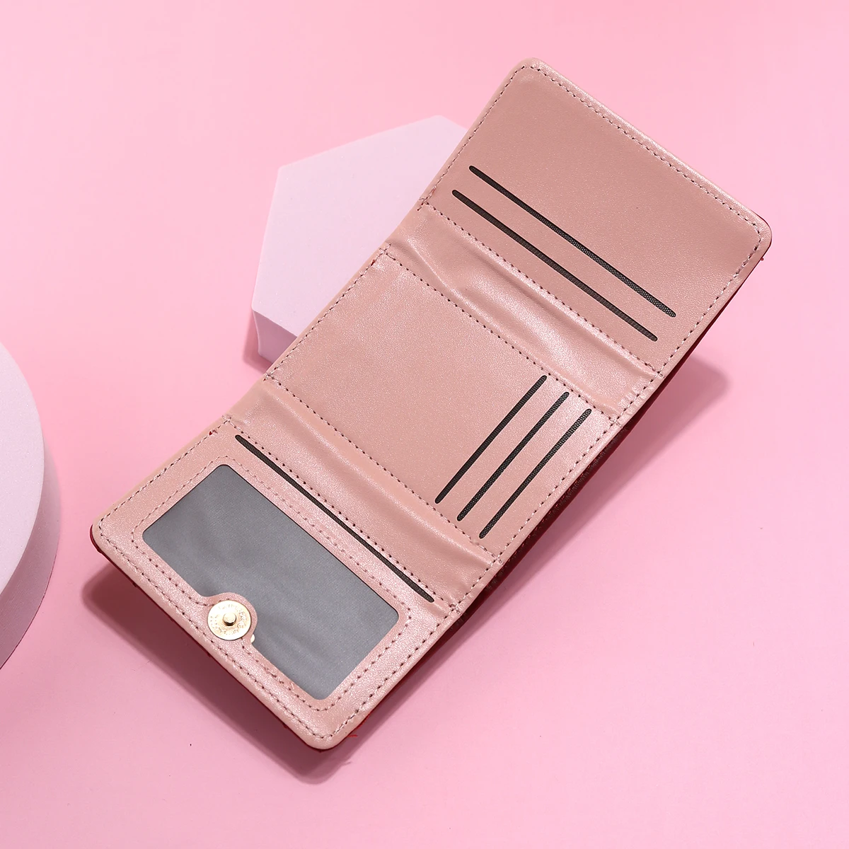 محفظة نسائية قصيرة قابلة للطي جديدة مع وضع بطاقات متعددة مطرزة بالحب، خفيفة الوزن