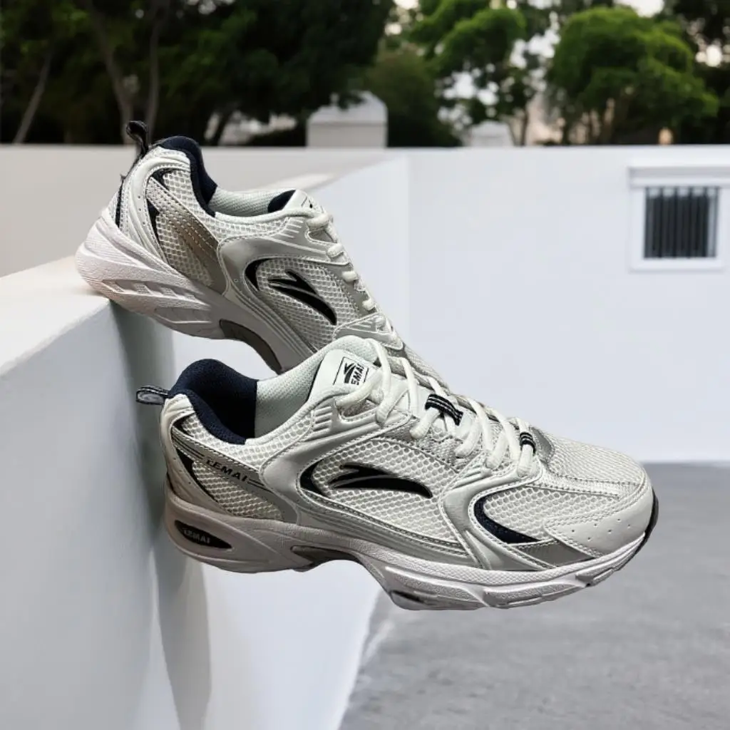 

Lined WarmTrendy mesh casual shoes, unique design, street focus