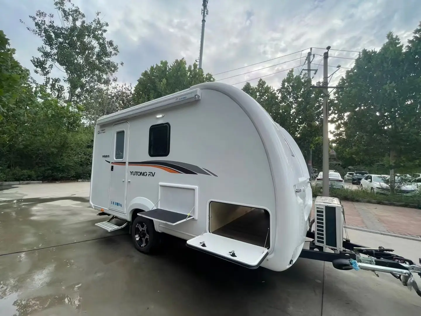 Good Quality Customized Durable Modern Aluminum Dual Axles Outdoor Recreational Camper Van off Road Condition Mini Caravan