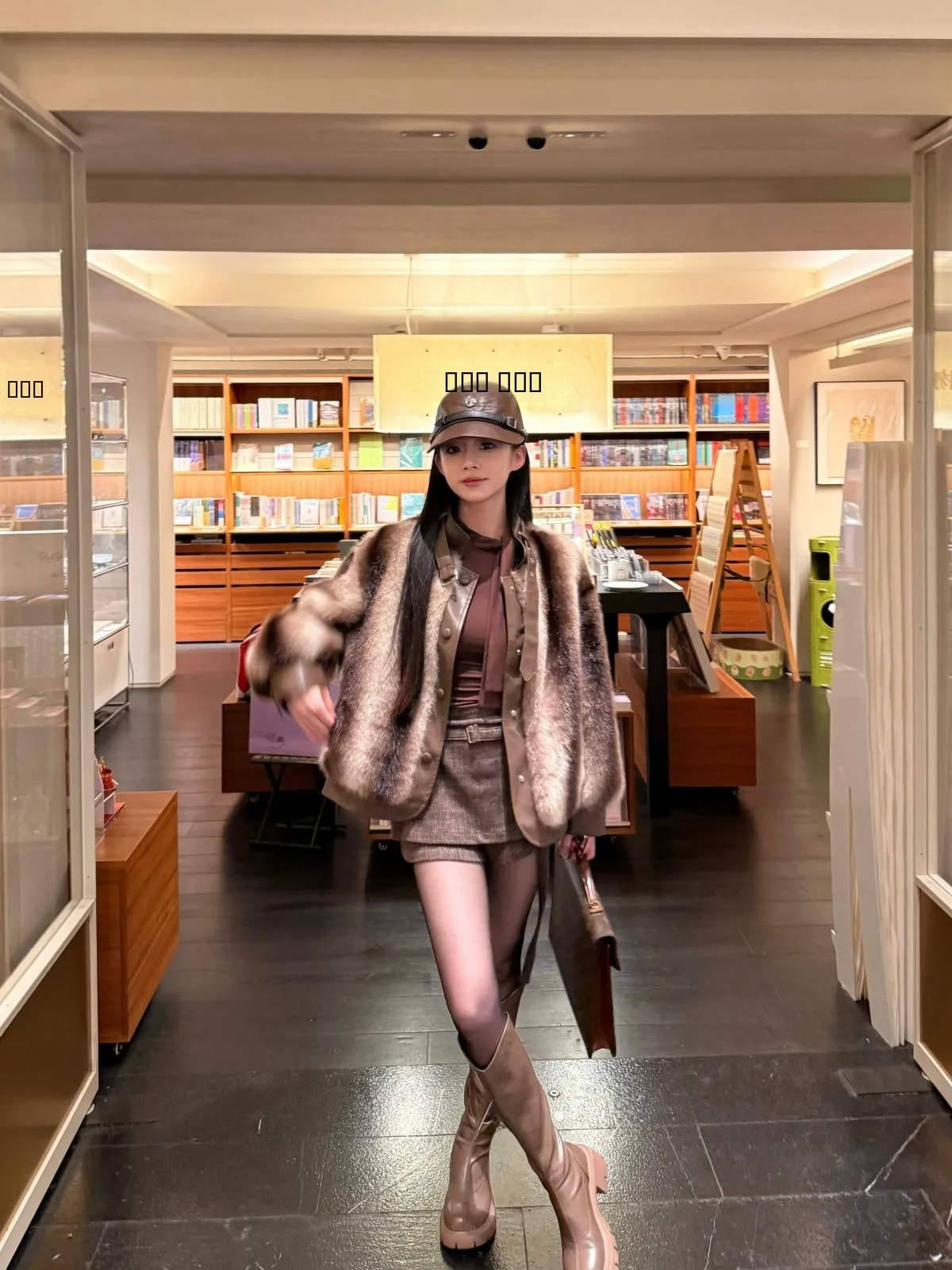 

Комплект Simona Sunset Harbor: укороченные брюки-юбка с высокой талией и приталенным кроем, темно-коричневый базовый слой с воротником, повседневный модный комплект