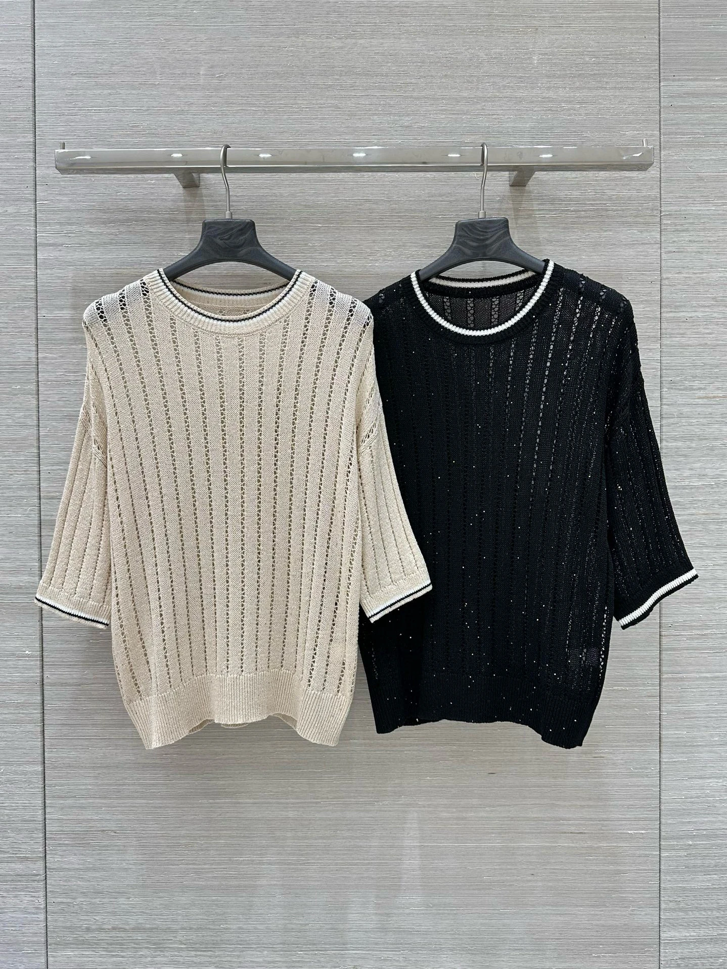 

Exquisitely trimmed thin knitted cotton linen round neck short sleeve top