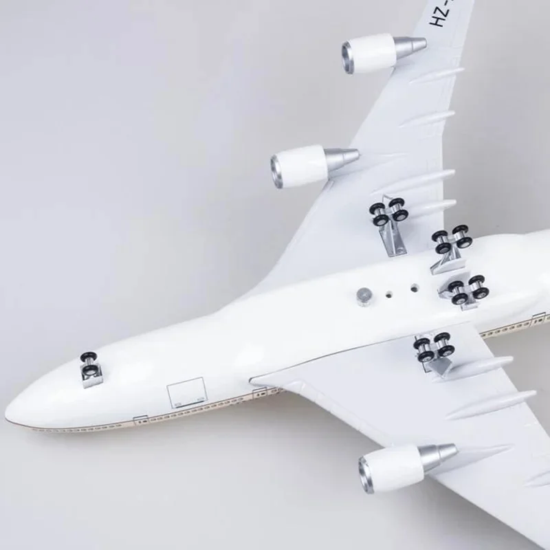 Spielzeugflugzeug aus Druckguss-Kunststoff, 747 B747-400 Flugzeug, Saudi-Arabien, SAUDIA Airlines, Modell, Maßstab 1:150, 47 cm, Flugzeug mit Licht