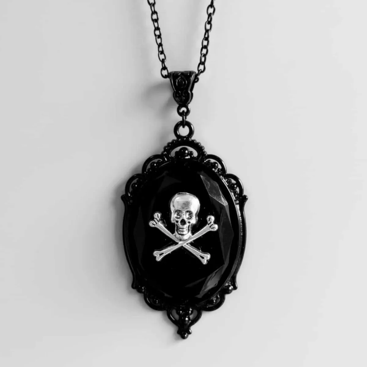 

Skull Cameo necklace,Gothic jewelry,bones,Witchcraft accessories,Pagan,alternative,pirate,mysterious,Choker For Women Man,Trendy