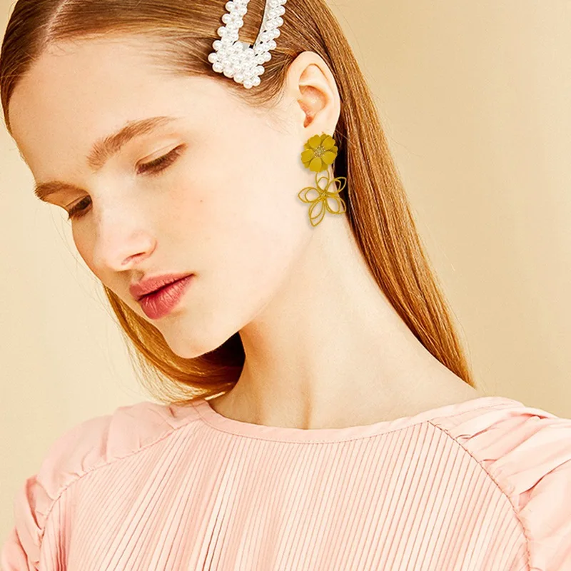 Online explosion, flower earrings, Korea, temperament 2020 earrings, new women's earrings, live broadcast, retro earrings wholes