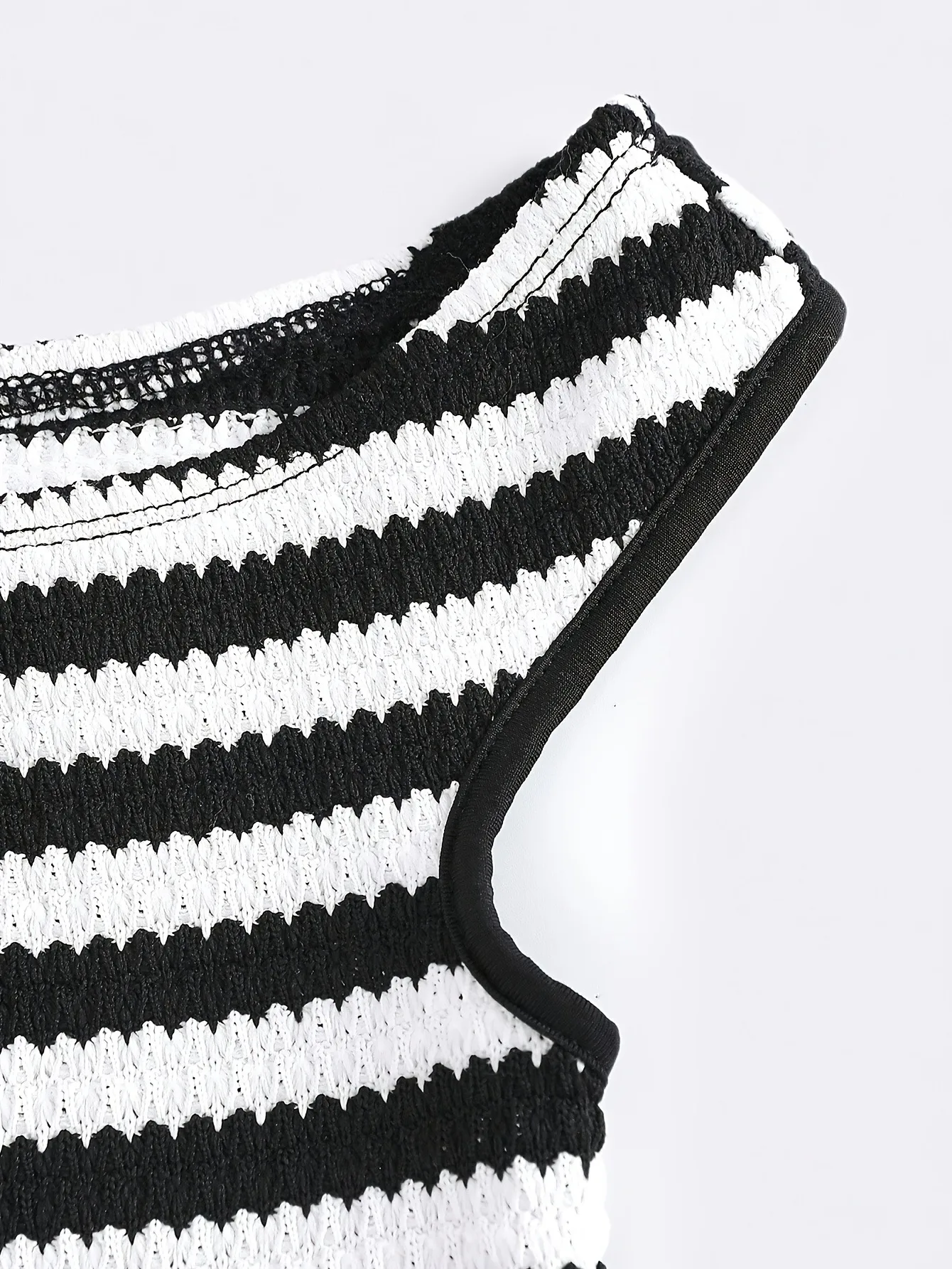 Zweiteiliges, schwarz-weiß gestreiftes One-Shoulder-Crop-Top und Hose mit weitem Bein für Kinder und Mädchen, Preppy-Casual-Sommeroutfit – Detail 4