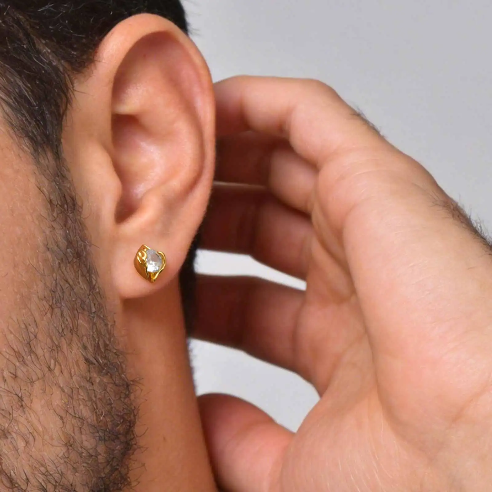 Hip-Hop Kristall Zirkon Ohrstecker für Männer und Jungen, Minimalistische CZ Kleine Metall-Ohrstecker mit Schmetterlings-Ohrverschlüssen – Detail 4