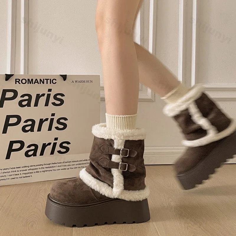 النساء أحذية الثلوج 2025 الشتاء منصة مكتنزة الرجعية الدافئة أفخم أحذية قطنية موضة عدم الانزلاق في الهواء الطلق حذاء من الجلد بوتاس Mujer