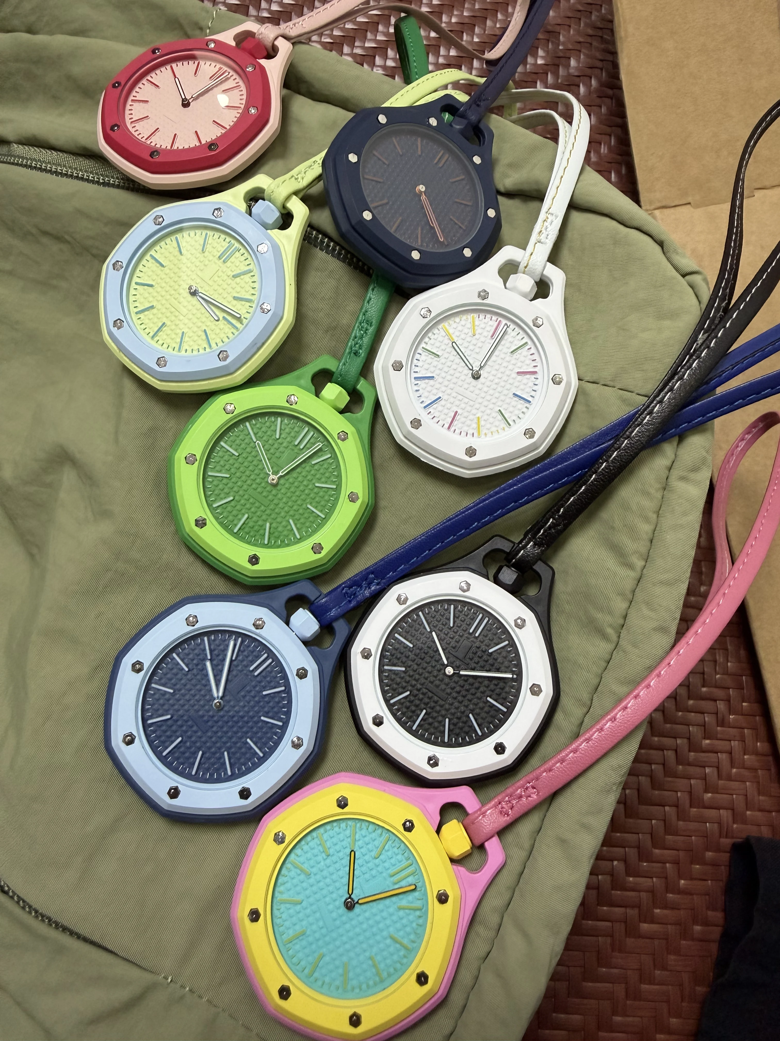 novo-relogio-de-bolso-octogonal-popular-2026-estilo-moderno-com-colar-de-quartzo-penduravel