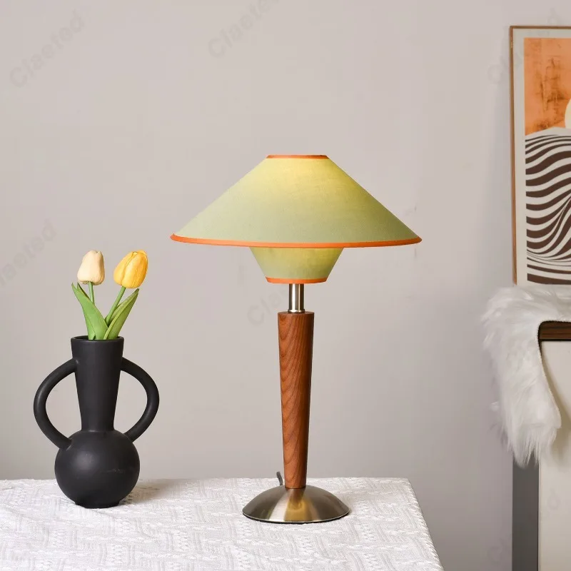Retro Simple LED Advanced Solid Wood Desk Lamp Study Bedroom Bedside Decorative Atmosphere Lighting Lamps