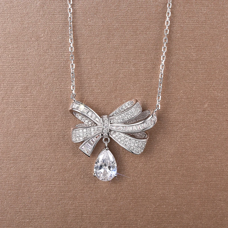 Huitan Luxus-Halskette mit Schleife-Anhänger und hellem Zirkon für Damen, Hochzeitsschmuck, anmutige weibliche ästhetische Accessoires für Party