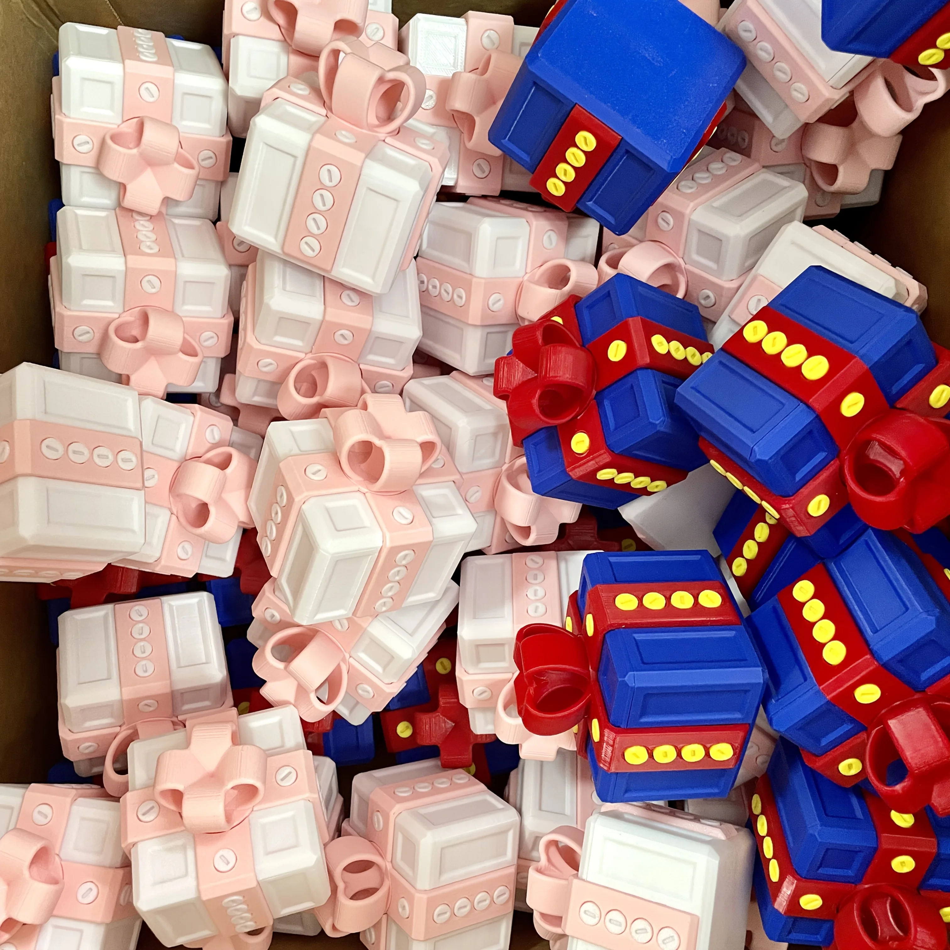 صندوق هدايا ممتع ثلاثي الأبعاد مع مسامير بلاستيكية ألغاز هندسية تفاعلية هدية جديدة لتزيين حفلات أعياد الميلاد وأعياد الميلاد #2