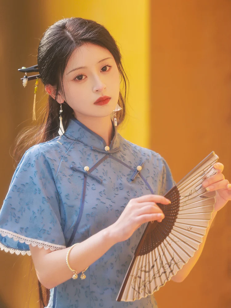 

Новое китайское платье для девочек, высококачественное, синее, с коротким рукавом, для повседневной носки, с низким разрезом, однотонное.