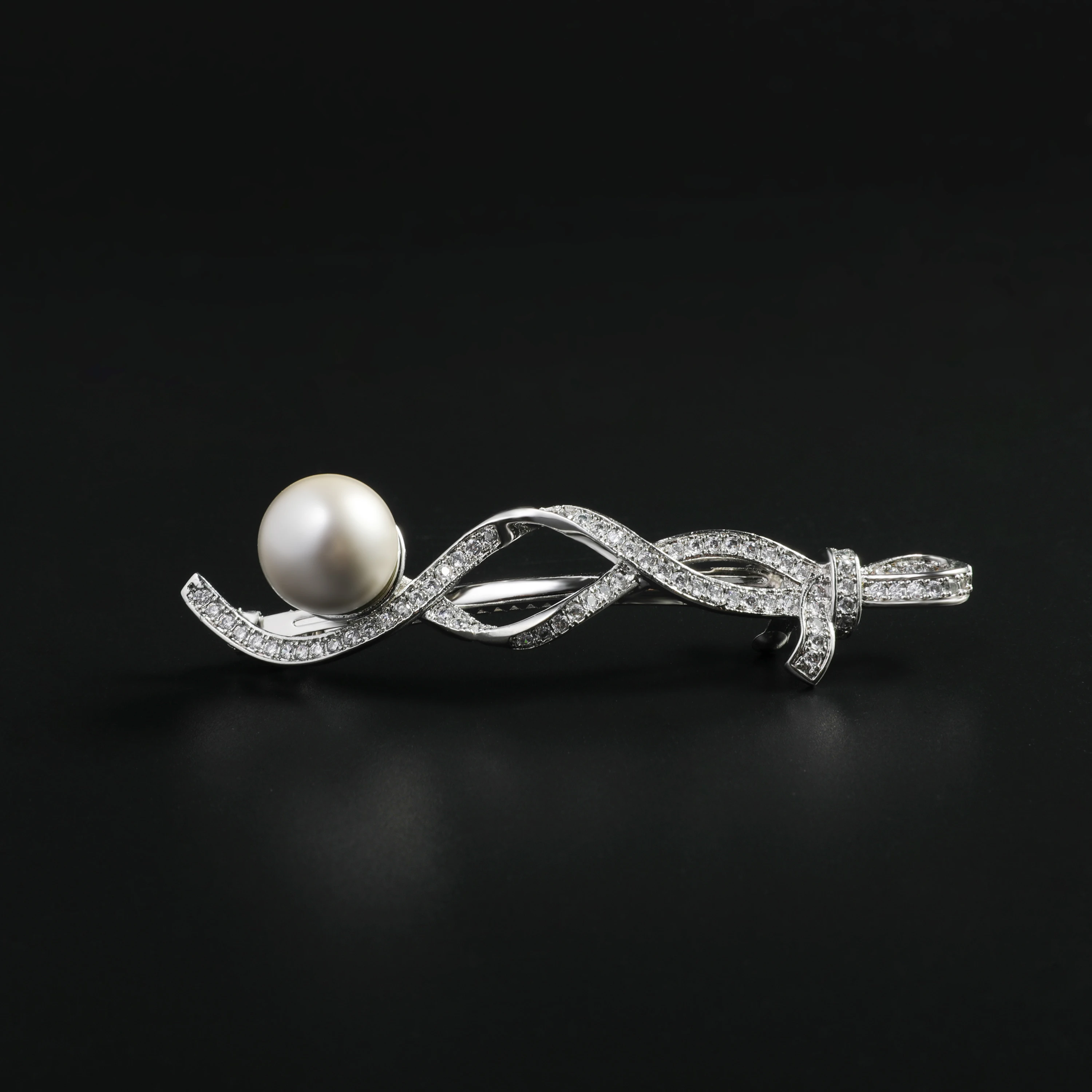

Large Size Pearl Hair Women's hair clips Luxury hair jewelry designed for women and girls hair clips