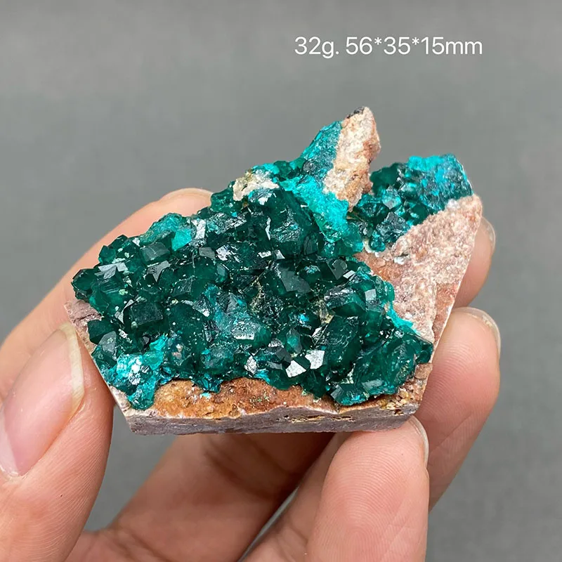 Imagem -05 - Dioptase Mineral Espécime Pedras e Cristais Quartzo 100 Natural Verde Africano