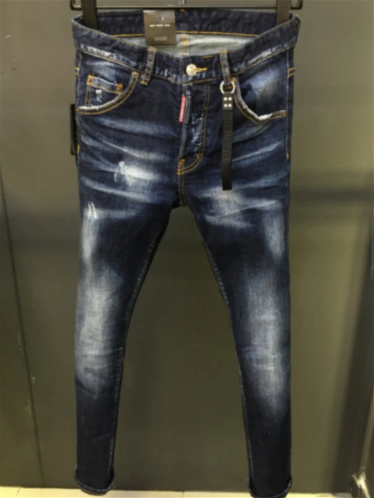 2024 Otoño D2 Jeans para hombres de moda, lavados, desgastados, parches, pintados, corte tridimensional, pies pequeños, azul