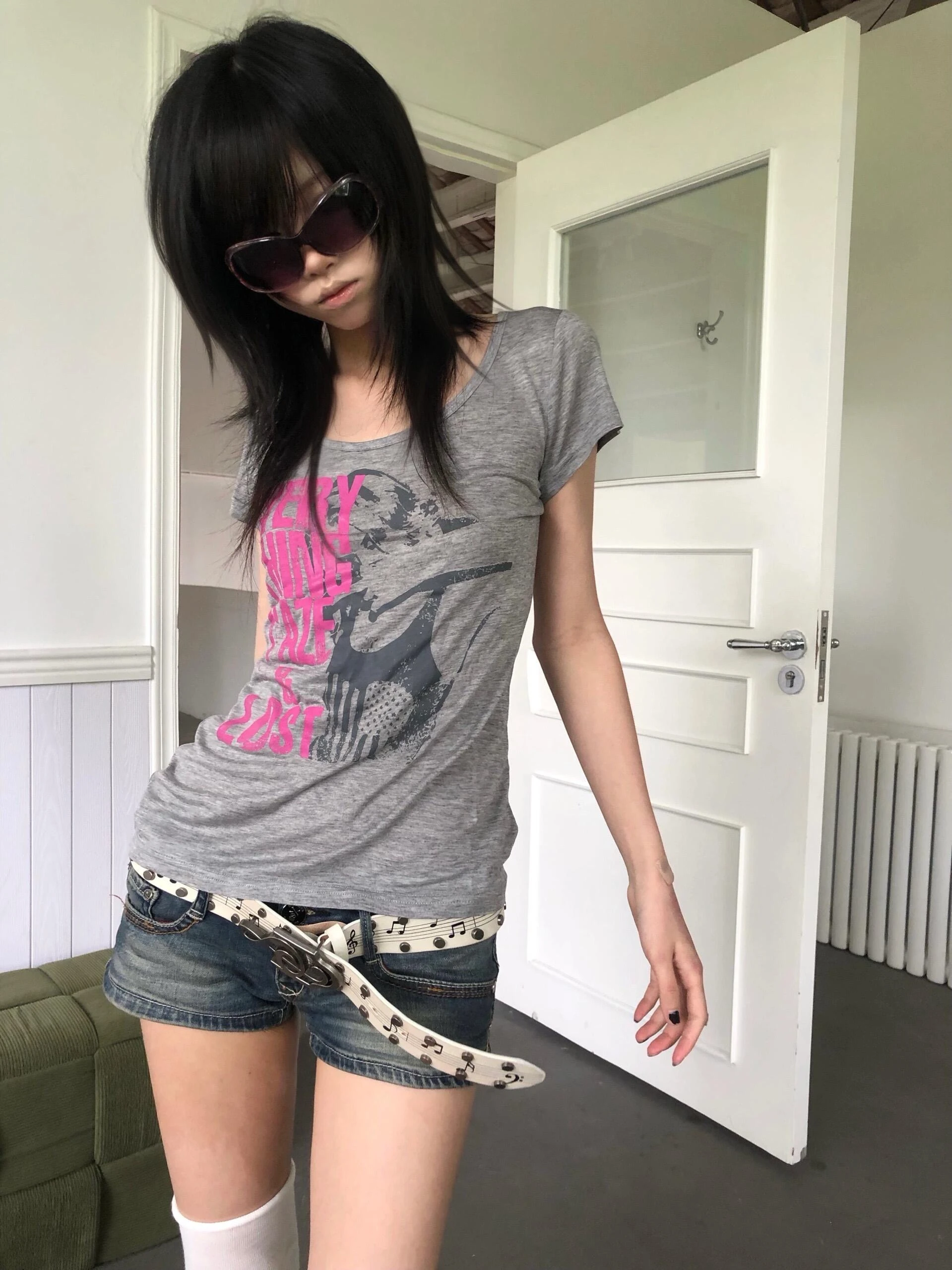 Karrcat Trashy Y2k T-Shirt mit Buchstabendruck, Grunge-Ästhetik, Kurzarm-Porträt-Oberteil, Vintage Punk Streetwear, Amerikanischer Retro-Look der 90er Jahre – Detail 6