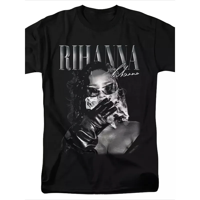 Camiseta Gráfica Rihanna Retro Tour - Camiseta Preta com Retrato Ousado da Rihanna - Merchandise de Concerto Unissex com Corte Solto