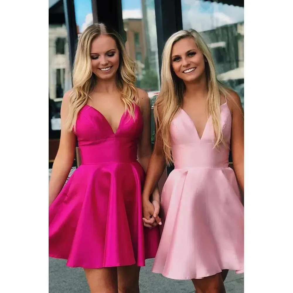 Robe trapèze courte et sexy à bretelles spaghetti pour la rentrée scolaire, tenue de gala au-dessus du genou avec poches à volants et queue PROM