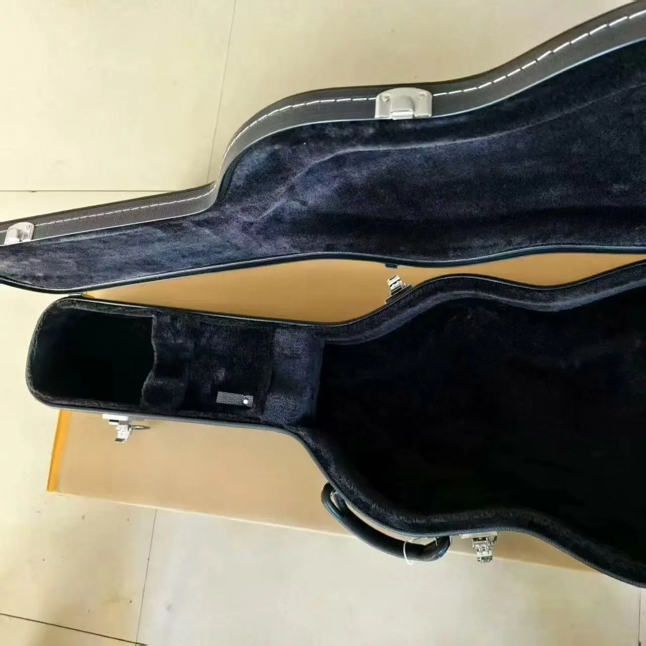 

Guitar Hardcase for ST/Tele guitar, Durable Professional Protection, Black Hardcase with Black Lining