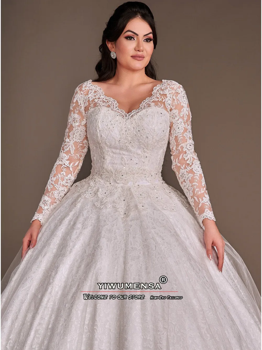 Abito da ballo moderno da sposa Plus Size scollo a V maniche lunghe Appliques bianche che borda abiti da sposa su misura abbigliamento da sposa donna 2024