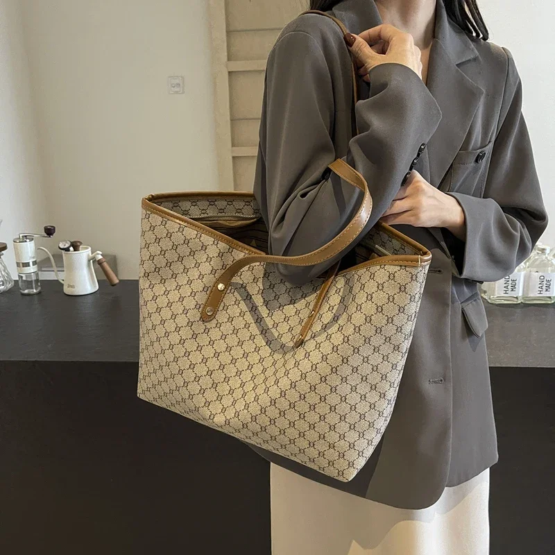 

Trendy Minimalist Crossbody Bag For Women Stylish Vintage Clutch Leather Messenger Purse Solid Color