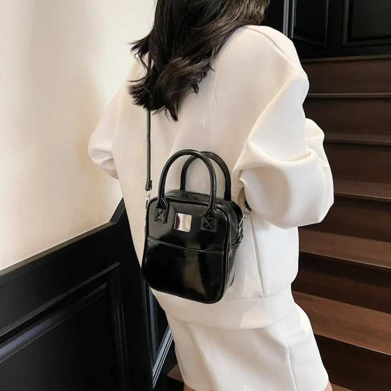 กระเป๋าหนังสะพายข้างแบรนด์ดีไซเนอร์สุดหรูสำหรับสุภาพสตรี กระเป๋าสะพายไหล่ทรงทันสมัย กระเป๋าถือหรูหราสำหรับผู้หญิง