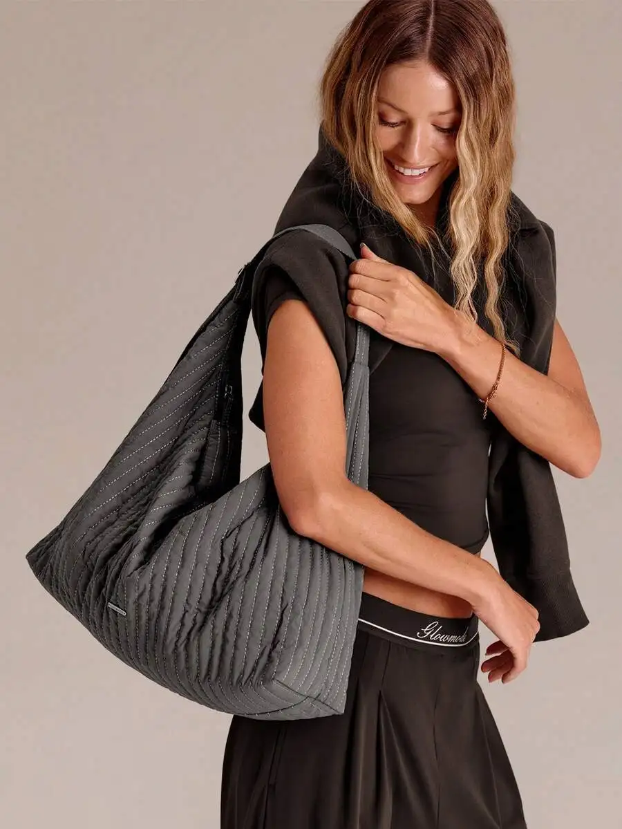

Large 15L QuiltedEase Everyday Shoulder Bag Large Tote With Adjustable Strap Zipper Compartments Interior Pocket Daily Casual