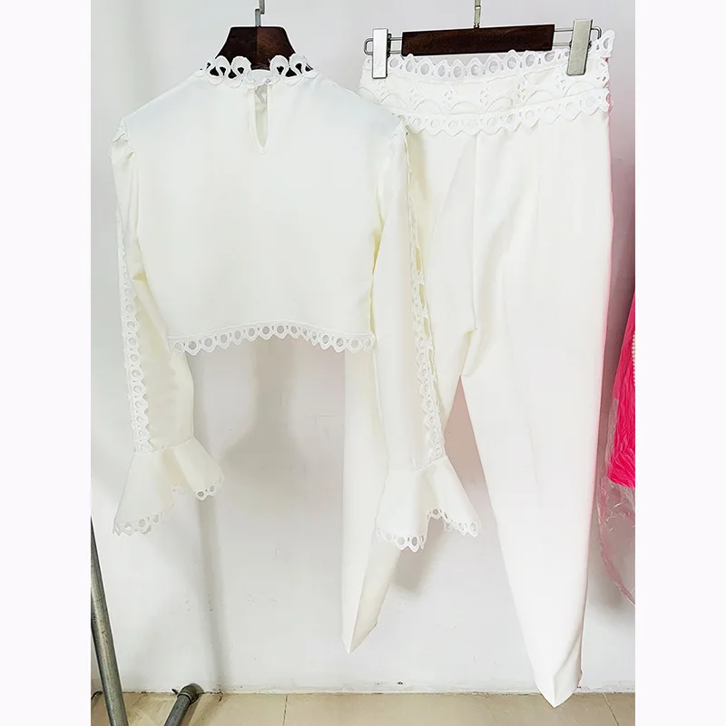 Elegante y lujoso traje de dos piezas para mujer, Blusa de manga acampanada con encaje calado y pantalones para pies, novedad