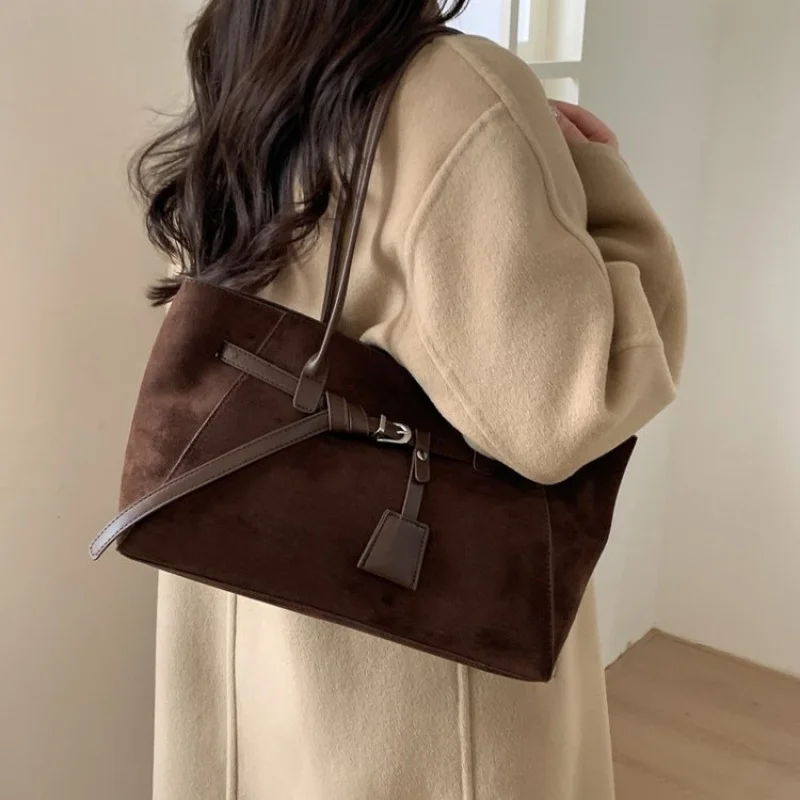 

Chic Ladies Crossbody-Bag Crafted From Microfiber Leather Featuring Classic Budapest High-End Lightweight Daily Look