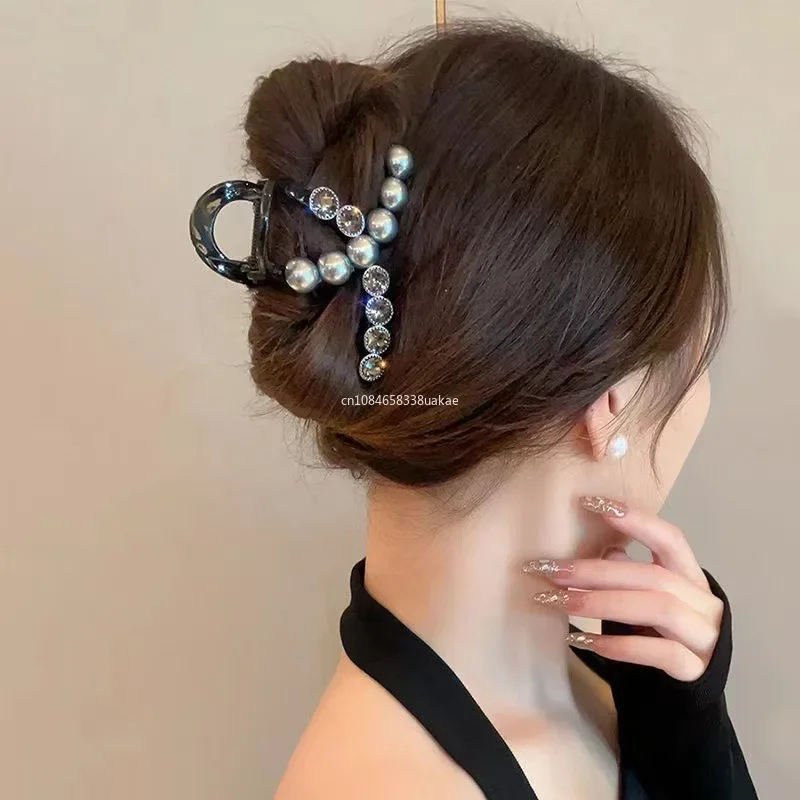 Pearl Hair Claw Woman Elegant Shark Clip Simple Ponytail Fixed Hairpin Claw Clip Fashion Hollow Out Hair Clip Akcesoria do włosów — zdjęcie 3