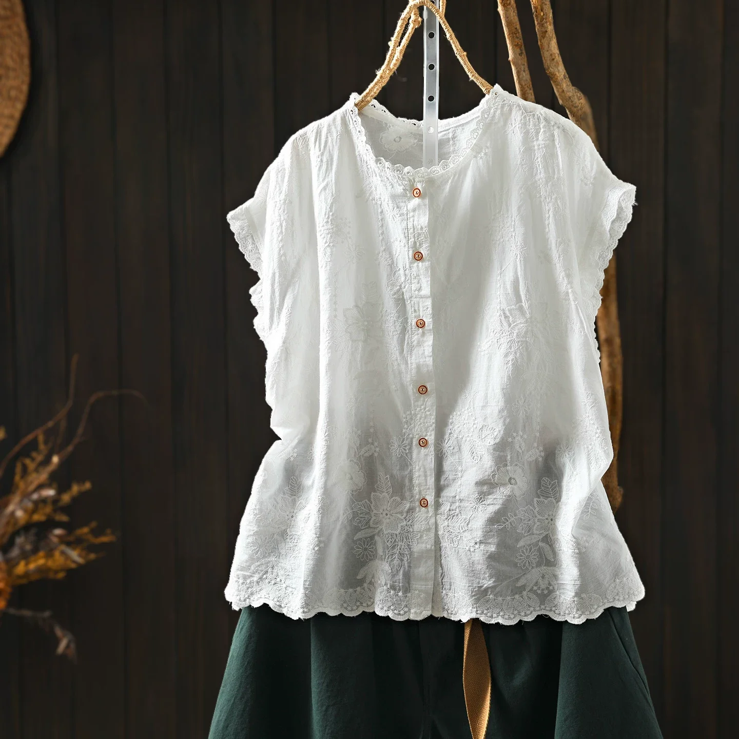 2026 Bohemian Women 100% Cotton Eyelet Embroidery Tank Blouse Scalloped Lace Trim Sleeveless Floral White Shirt Tops