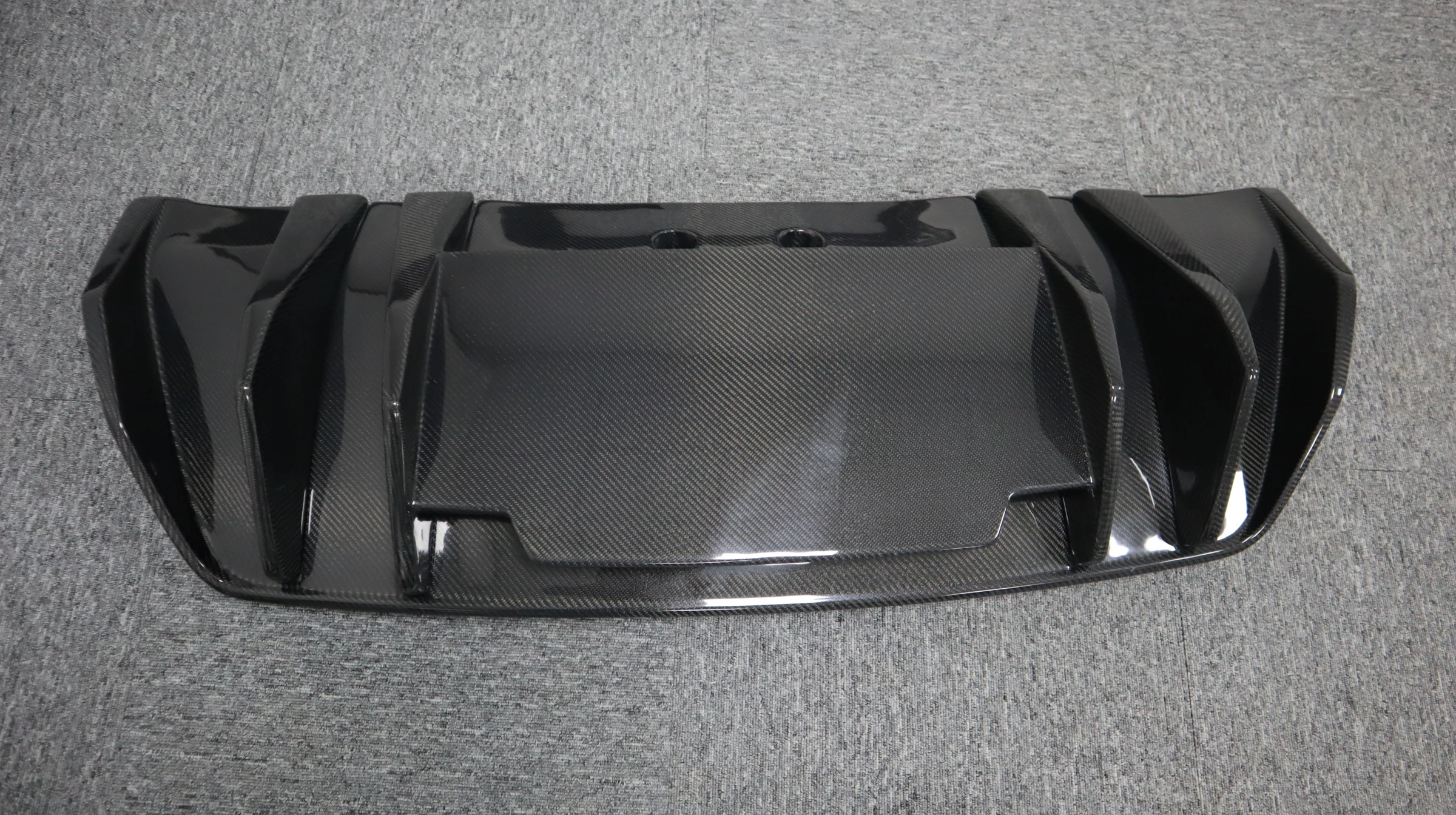 

Lightweight Dry Carbon Fiber Tail for R8 Spoiler